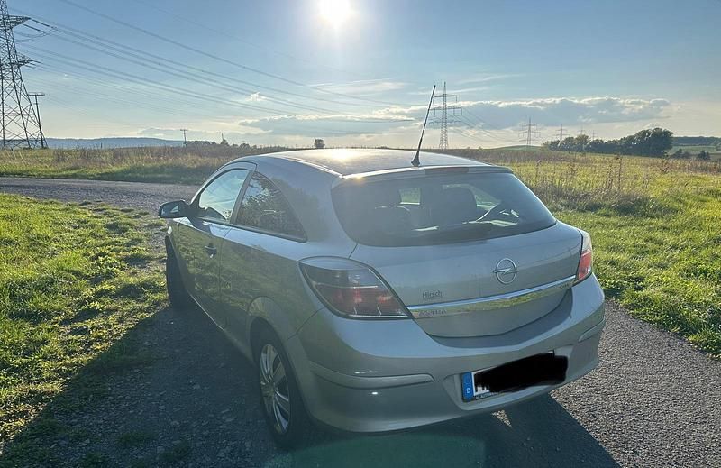 Silber Gebraucht 2009 Opel Astra GTC Coupé | 3.150 € (Fairer Preis) - Bild 1/4