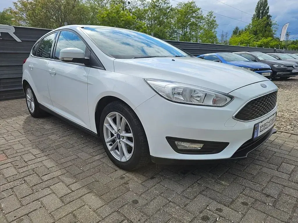 Usado Ford Focus 125 CV (91 kW) 2015 Blanco Berlina
