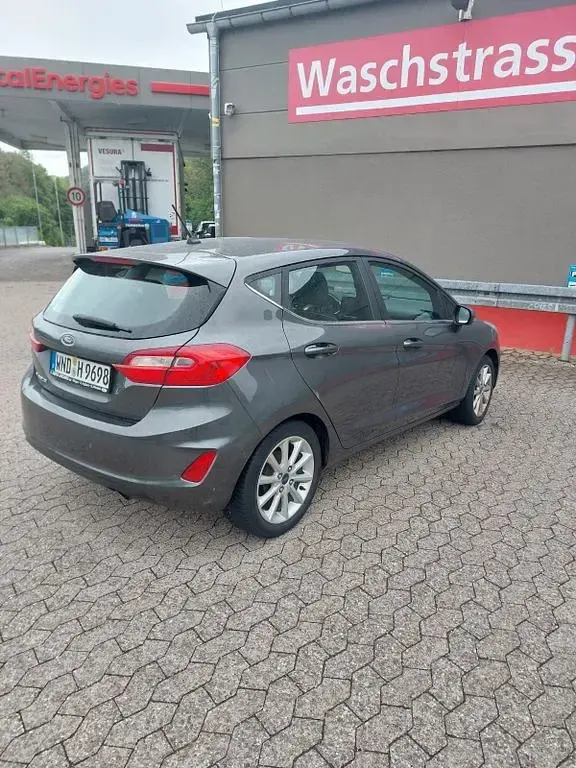 Używany Ford Fiesta Titanium 101 KM (74 kW) 2018 Szary Hatchback