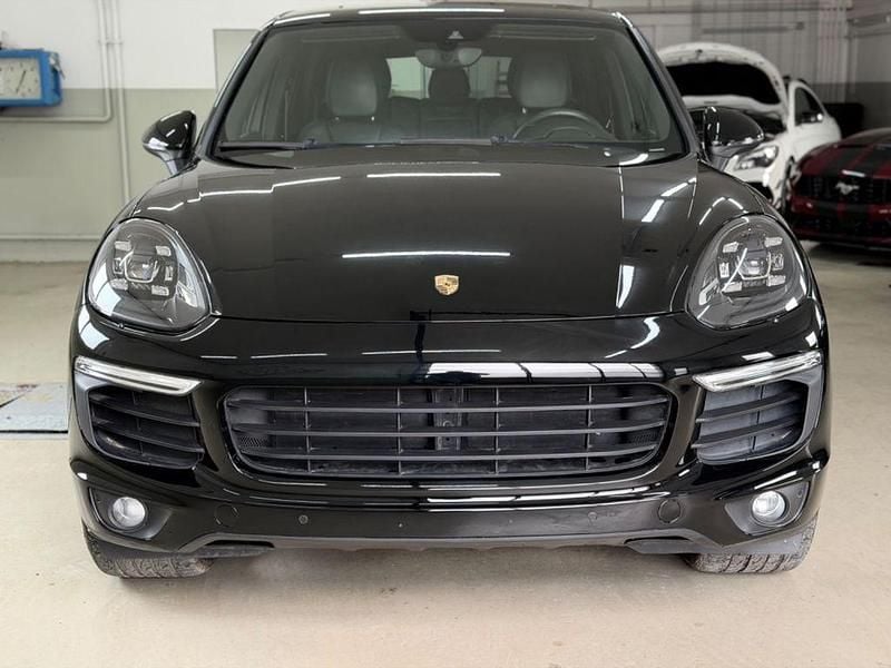 Second-hand Porsche Cayenne Chrono 299 CP (219 kW) 2016 Negru SUV