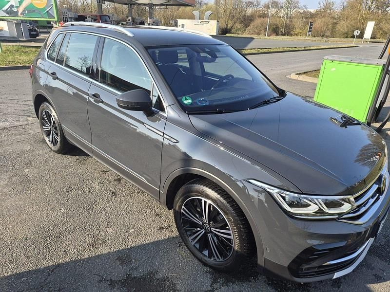 Gebraucht VW Tiguan 190 PS (139 kW) 2022 Grau SUV