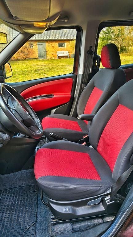 Gebraucht Fiat Doblò 95 PS (69 kW) 2013 Rot Van / Kleinbus