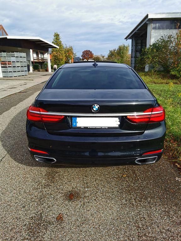 Gebraucht BMW 750 400 PS (294 kW) 2018 Schwarz Limousine