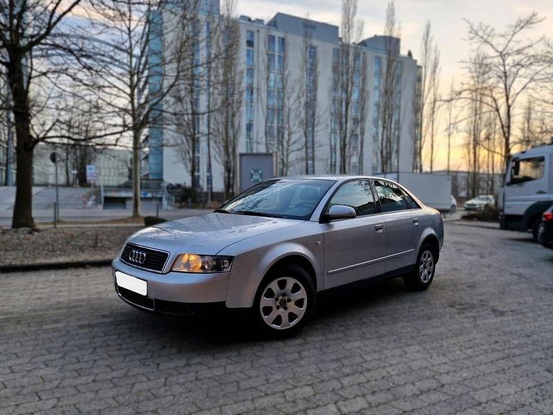 Silber Gebraucht 2002 Audi A4 Ambiente Limousine | 3.650 € (Etwas zu teuer) - Bild 1/4