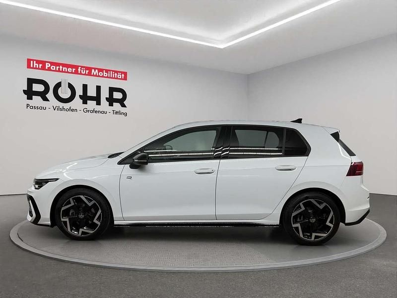 Gebraucht VW Golf VIII R-line 150 PS (110 kW) 2025 Pure white schwarz Limousine