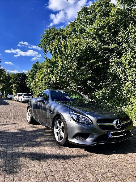 Grau Gebraucht 2018 Mercedes SLC200 Cabrio | 28.500 € (Fairer Preis) - Bild 1/4