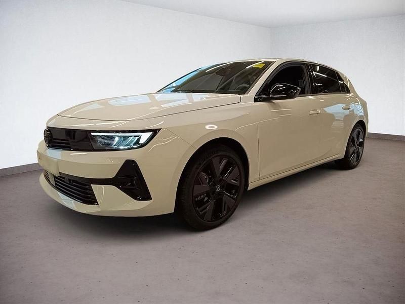 Weiß Gebraucht 2024 Opel Astra Limousine | 26.695 € (Guter Preis) - Bild 1/4