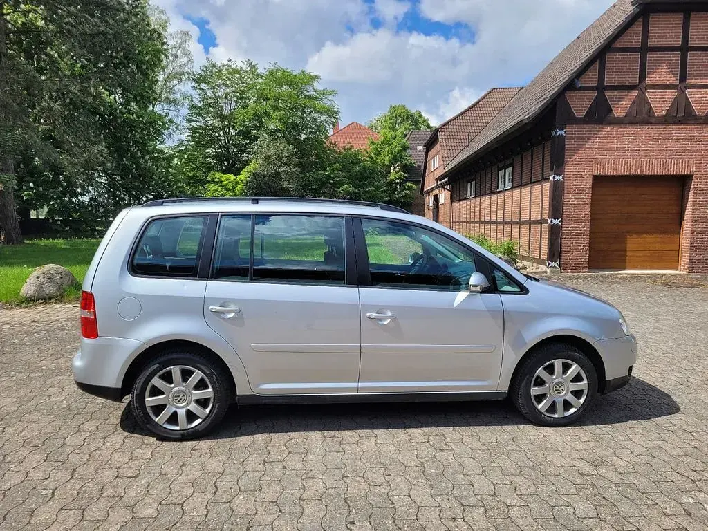 Gebraucht VW Touran Trendline 140 PS (102 kW) 2006 Reflexsilber metallic Van / Kleinbus