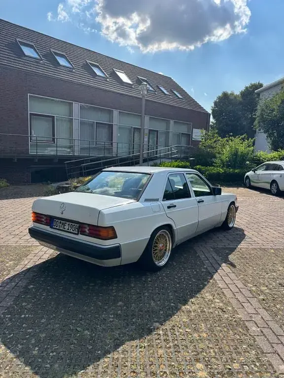 Gebraucht Mercedes 190 118 PS (86 kW) 1990 Weiß Limousine