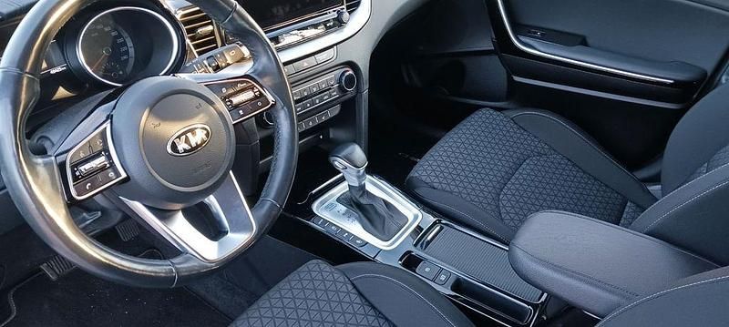 Gebraucht Kia Ceed Spirit 159 PS (116 kW) 2021 Blau Kleinwagen