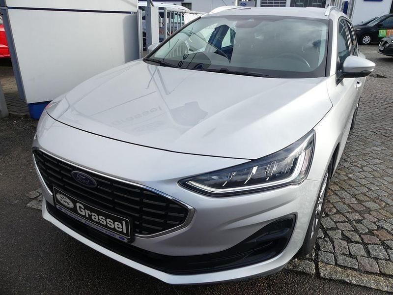 Gebraucht Ford Focus Titanium 120 PS (88 kW) 2022 Silber Limousine