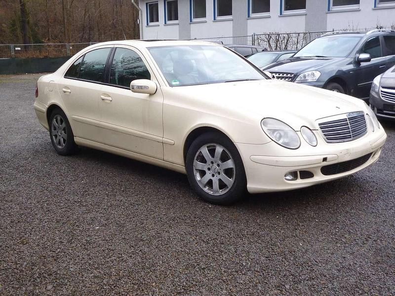 Gebraucht Mercedes E200 Classic 122 PS (89 kW) 2006 Beige Limousine