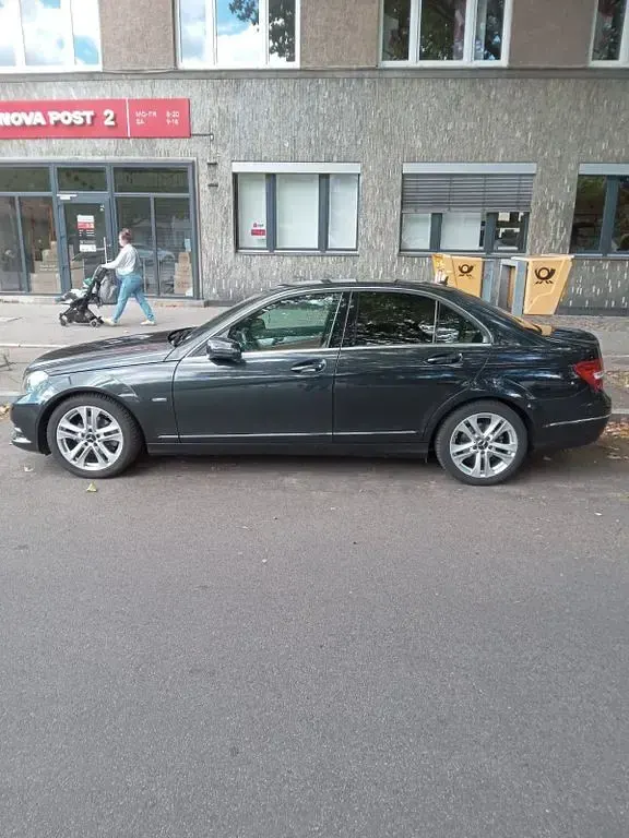 Gebraucht Mercedes C180 Avantgarde 156 PS (114 kW) 2011 Schwarz Limousine