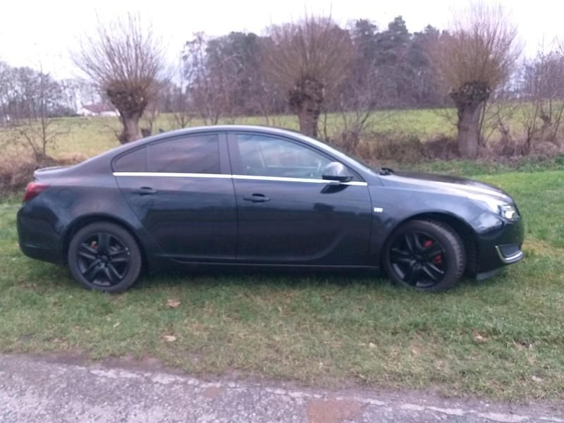 Gebraucht Opel Insignia 140 PS (102 kW) 2015 Schwarz Limousine