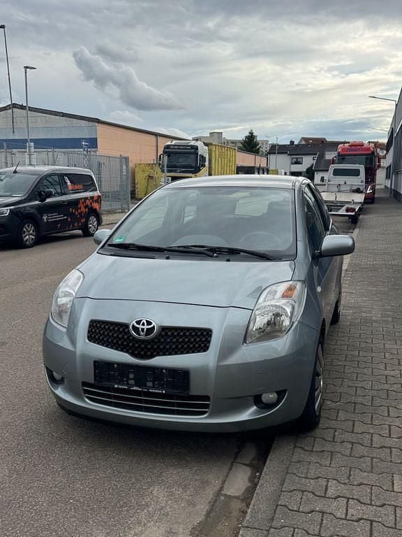Grau Gebraucht 2007 Toyota Yaris Executive Limousine | 2.999 € (Guter Preis) - Bild 1/4