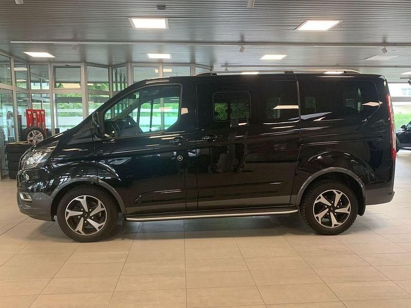 Gebraucht Ford Tourneo Active 131 PS (96 kW) 2022 Obsidianschwarz metallic Van / Kleinbus