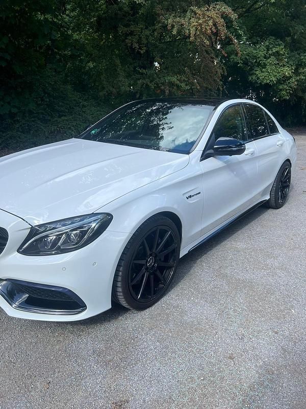 Weiß Gebraucht 2017 Mercedes C63 AMG AMG Limousine | 40.900 € (Guter Preis) - Bild 1/4