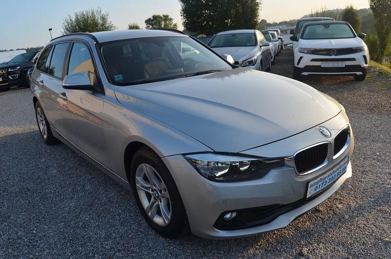 Silber Gebraucht 2017 BMW 318 Limousine | 10.800 € (Fairer Preis) - Bild 1/4