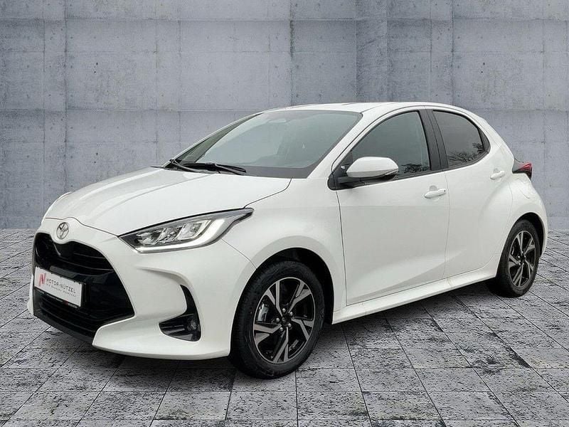 Neu Toyota Yaris Hybrid 116 PS (85 kW) 2025 Weiß Limousine