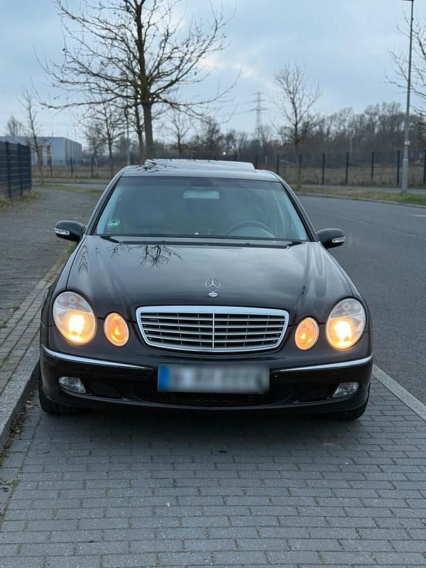 Gebraucht Mercedes E220 150 PS (110 kW) 2004 Schwarz Limousine