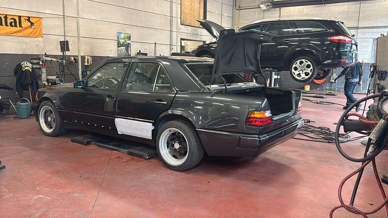 Schwarz Gebraucht 1992 Mercedes 500 AMG Limousine | 27.800 € - Bild 1/4