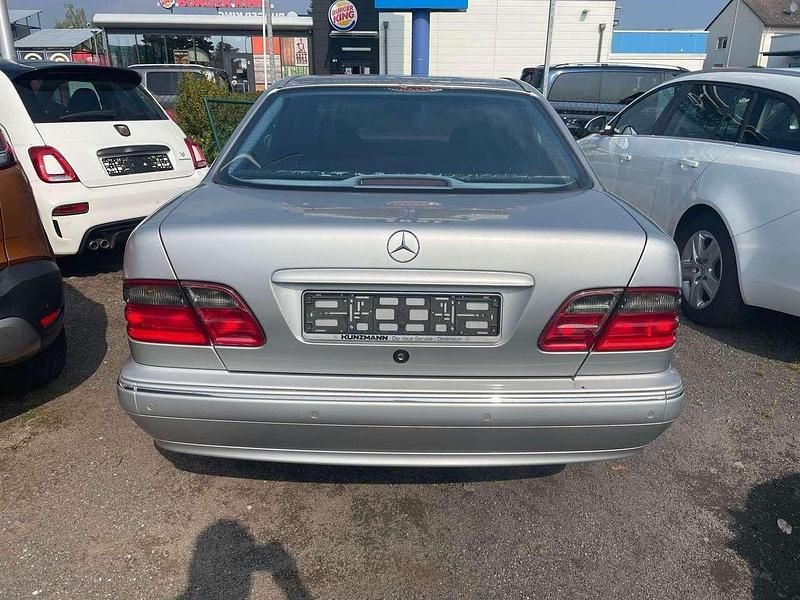 Gebraucht Mercedes E320 Avantgarde 224 PS (164 kW) 2000 Silber Limousine