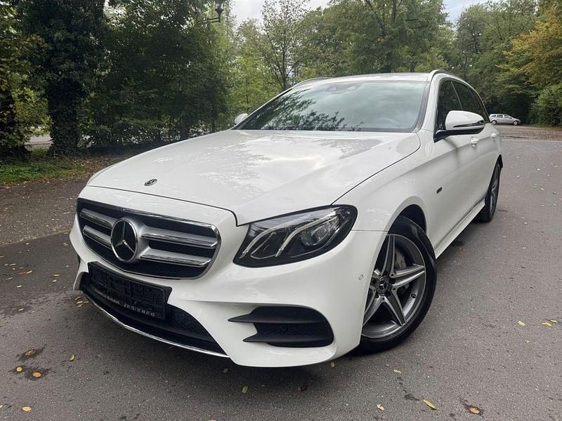 Weiß Gebraucht 2019 Mercedes E300 AMG line Limousine | 24.990 € (Superpreis) - Bild 1/4