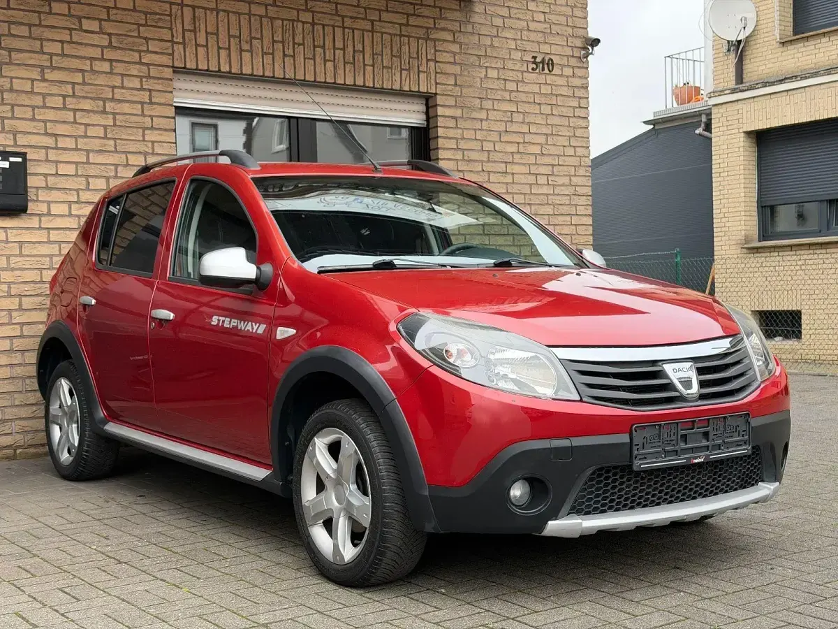 Gebraucht Dacia Sandero Stepway 84 PS (61 kW) 2012 Rot Kleinwagen