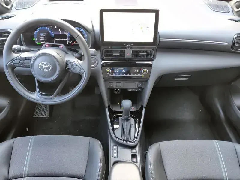 Neu Toyota Yaris Cross Plus 131 PS (96 kW) 2026 Grün SUV