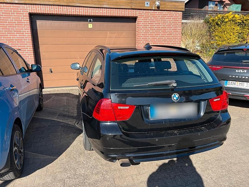 Gebraucht BMW 316 116 PS (85 kW) 2012 Schwarz Kombi