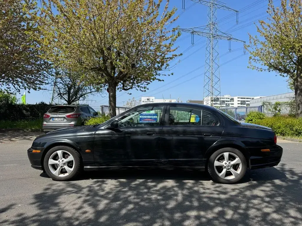 Käytetty Jaguar S-Type S 200 HP (147 kW) 2004 Musta Sedan