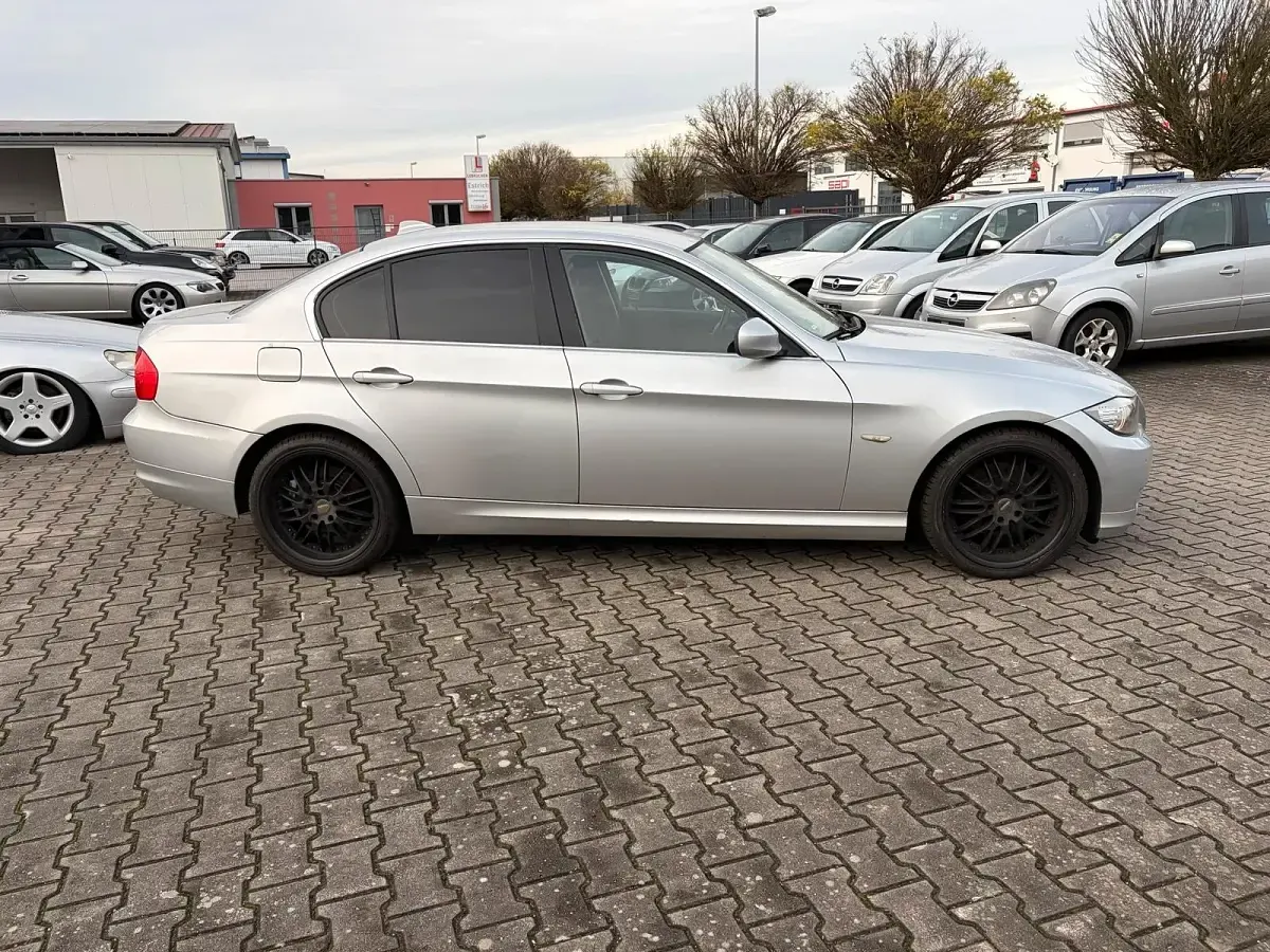 Gebraucht BMW 325 218 PS (160 kW) 2008 Silber Limousine
