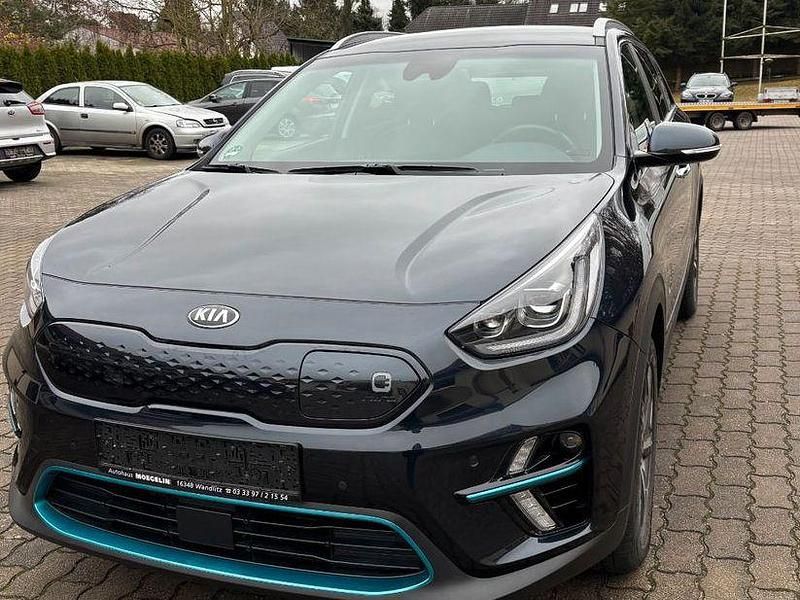 Blau Gebraucht 2021 Kia e-Niro Spirit SUV | 22.900 € (Guter Preis) - Bild 1/4