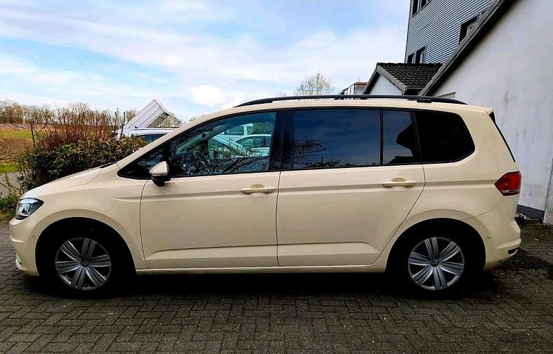 Gebraucht VW Touran 115 PS (84 kW) 2019 Beige Van / Kleinbus
