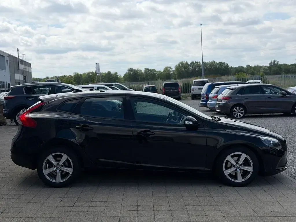 Gebraucht Volvo V40 Kinetic 114 PS (83 kW) 2012 Schwarz Kleinwagen