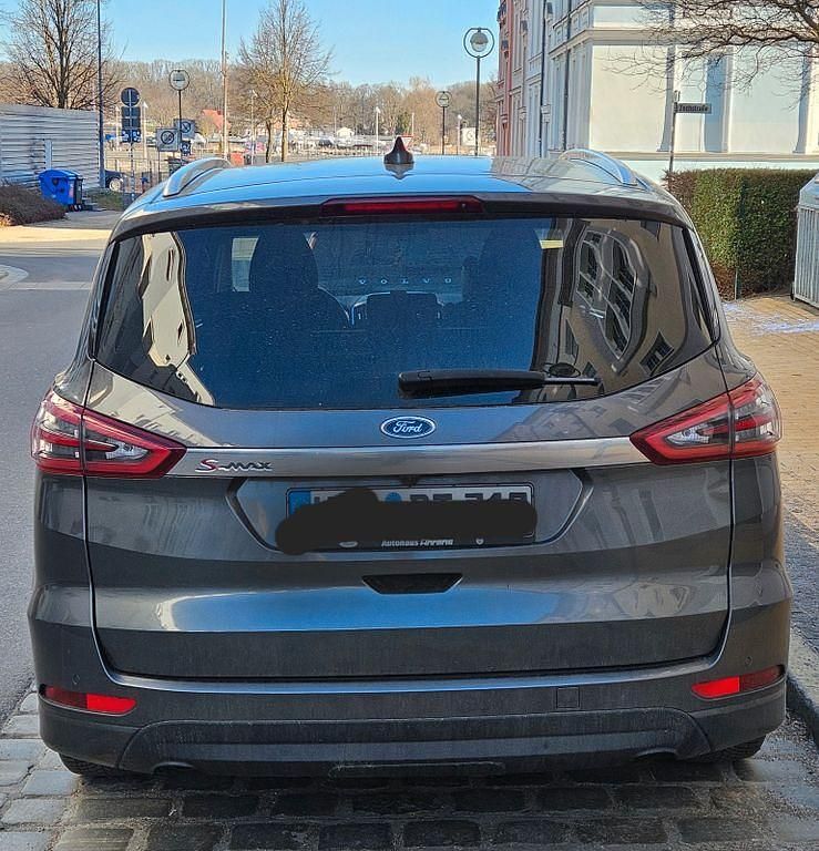 Gebraucht Ford S-MAX Titanium 165 PS (121 kW) 2020 Grau Van / Kleinbus