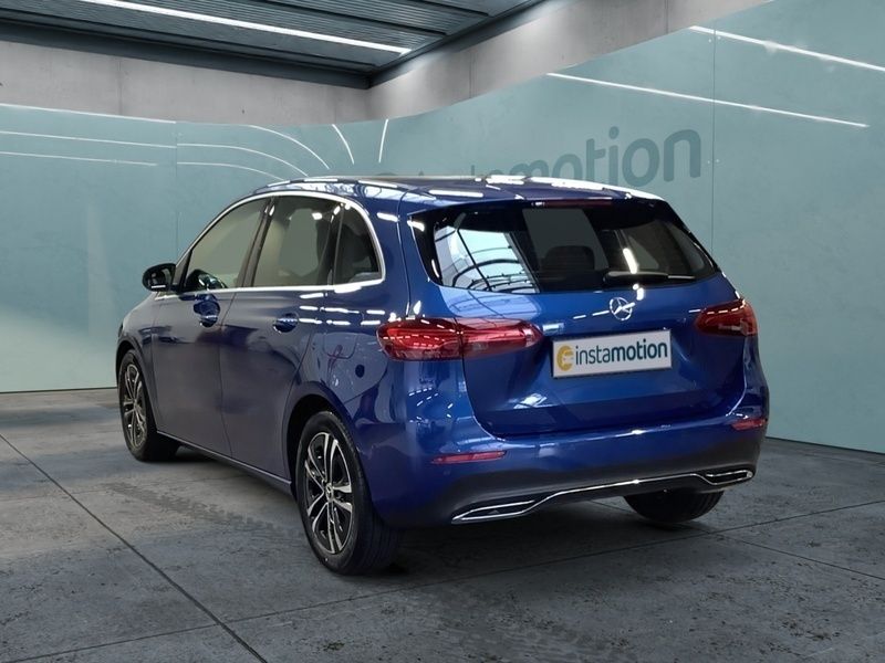 Gebraucht Mercedes B200 Progressive 163 PS (119 kW) 2023 Blau Van / Kleinbus