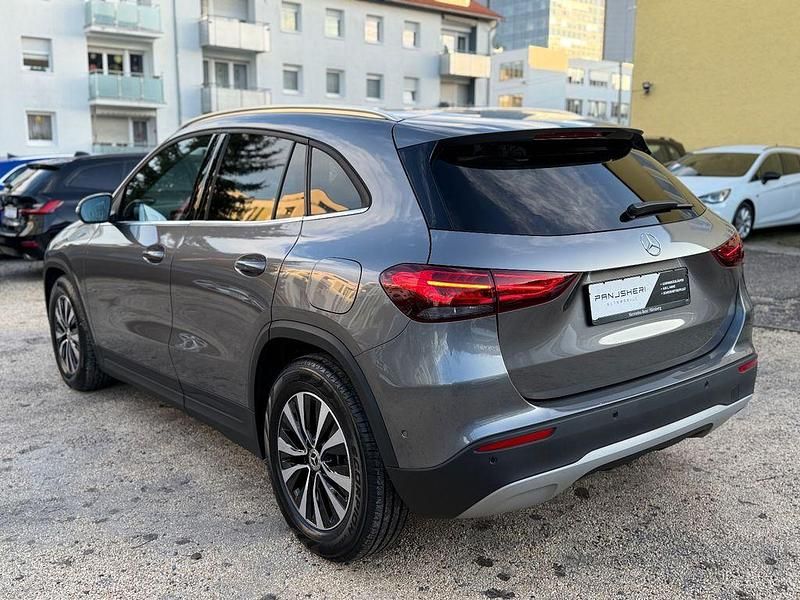 Gebraucht Mercedes GLA200 Style 150 PS (110 kW) 2022 Grau SUV