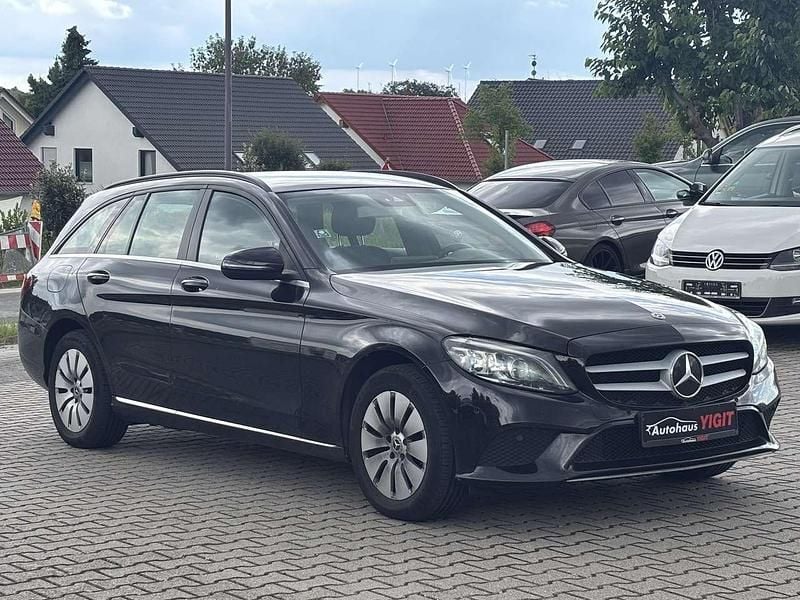 Obsidianschwarz metalliclack Gebraucht 2019 Mercedes C180 Business Kombi | 19.990 € (Etwas zu teuer) - Bild 1/4