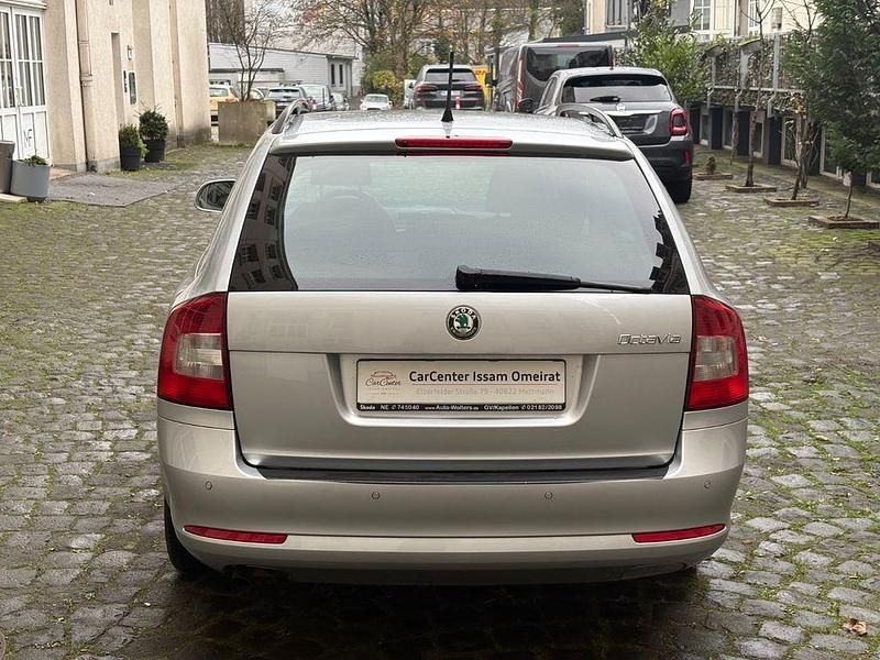 Gebraucht Skoda Octavia Ambiente 105 PS (77 kW) 2011 Silber Kombi