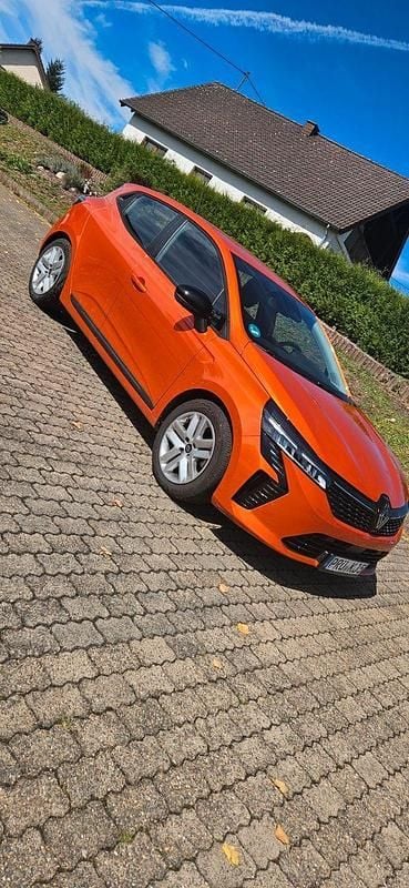 Orange Gebraucht 2024 Renault Clio V Evolution Kleinwagen | 14.600 € (Superpreis) - Bild 1/4