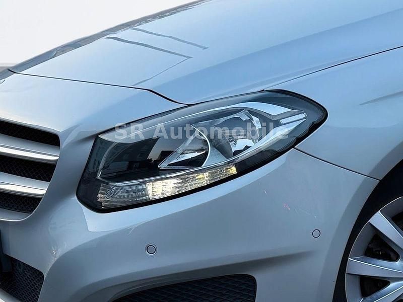 Gebraucht Mercedes B180 122 PS (89 kW) 2015 Polarsilber Van / Kleinbus