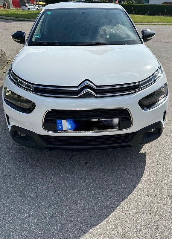 Weiß Gebraucht 2018 Citroën C4 Cactus Feel Kleinwagen | 8.399 € (Guter Preis) - Bild 1/4