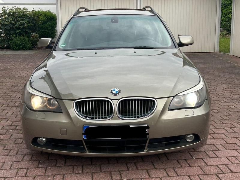 Gebraucht BMW 525 217 PS (159 kW) 2005 Grau Kombi