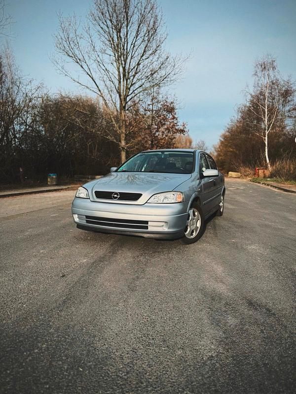 Gebraucht Opel Astra Edition 75 PS (55 kW) 1999 Silber Limousine
