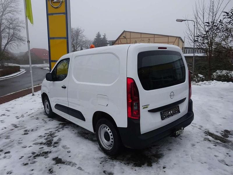 Gebraucht Opel Combo Selection 76 PS (55 kW) 2020 Jade weiss/arktis weiss Van / Kleinbus