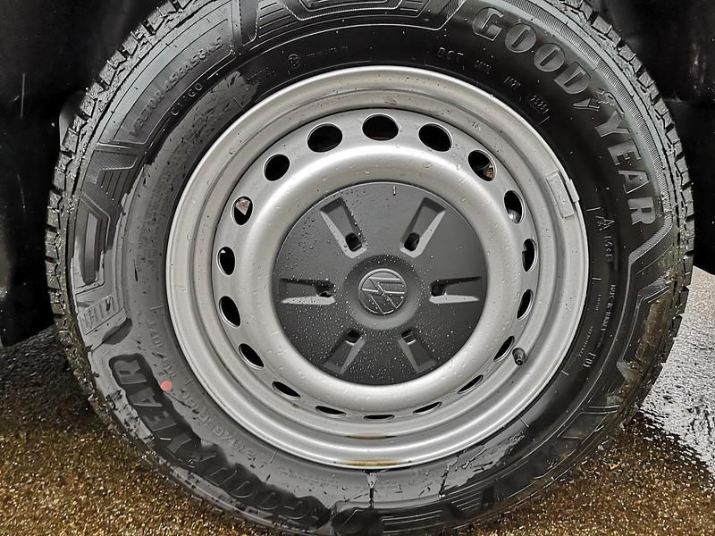 Neu VW T7 100 kW (136 PS) 2026 Clear white Van