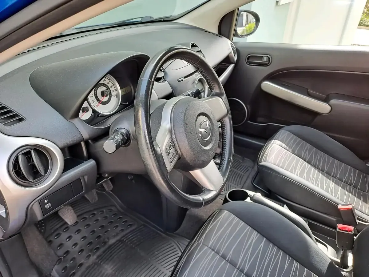 Gebraucht Mazda 2 68 PS (50 kW) 2010 Blau Kleinwagen
