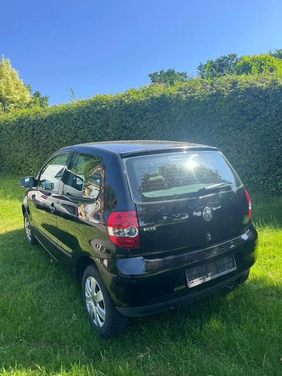 Gebraucht VW Fox 54 PS (39 kW) 2006 Schwarz Kleinwagen