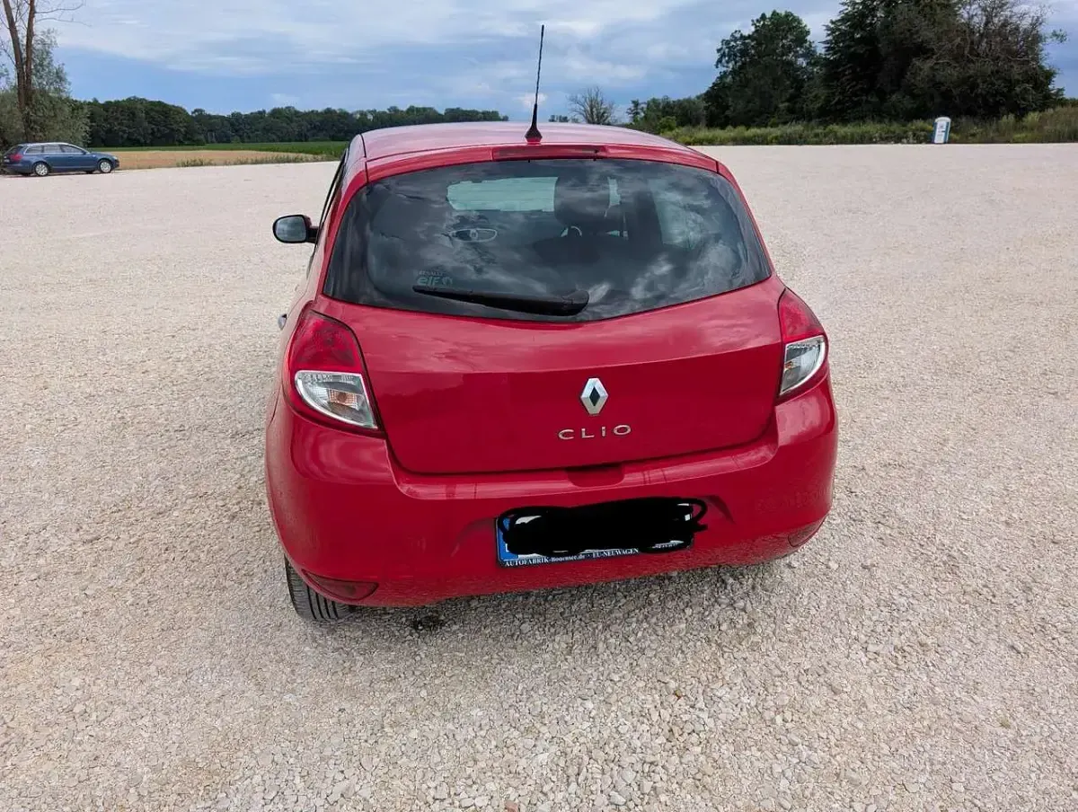 Gebraucht Renault Clio II 75 PS (55 kW) 2011 Rot Limousine
